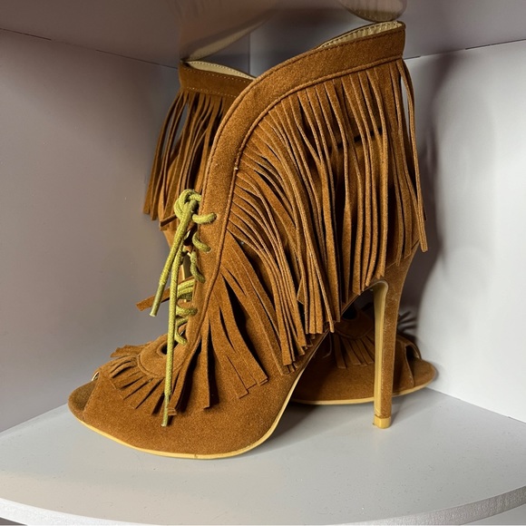 Yoki Camel Faux Suede Lace Up Fringe Western Peep Toe Bootie Heels Size 6 - Picture 6 of 8